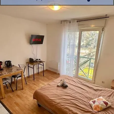 Magnifique Studio Tout Equipe + Parking / 21 *